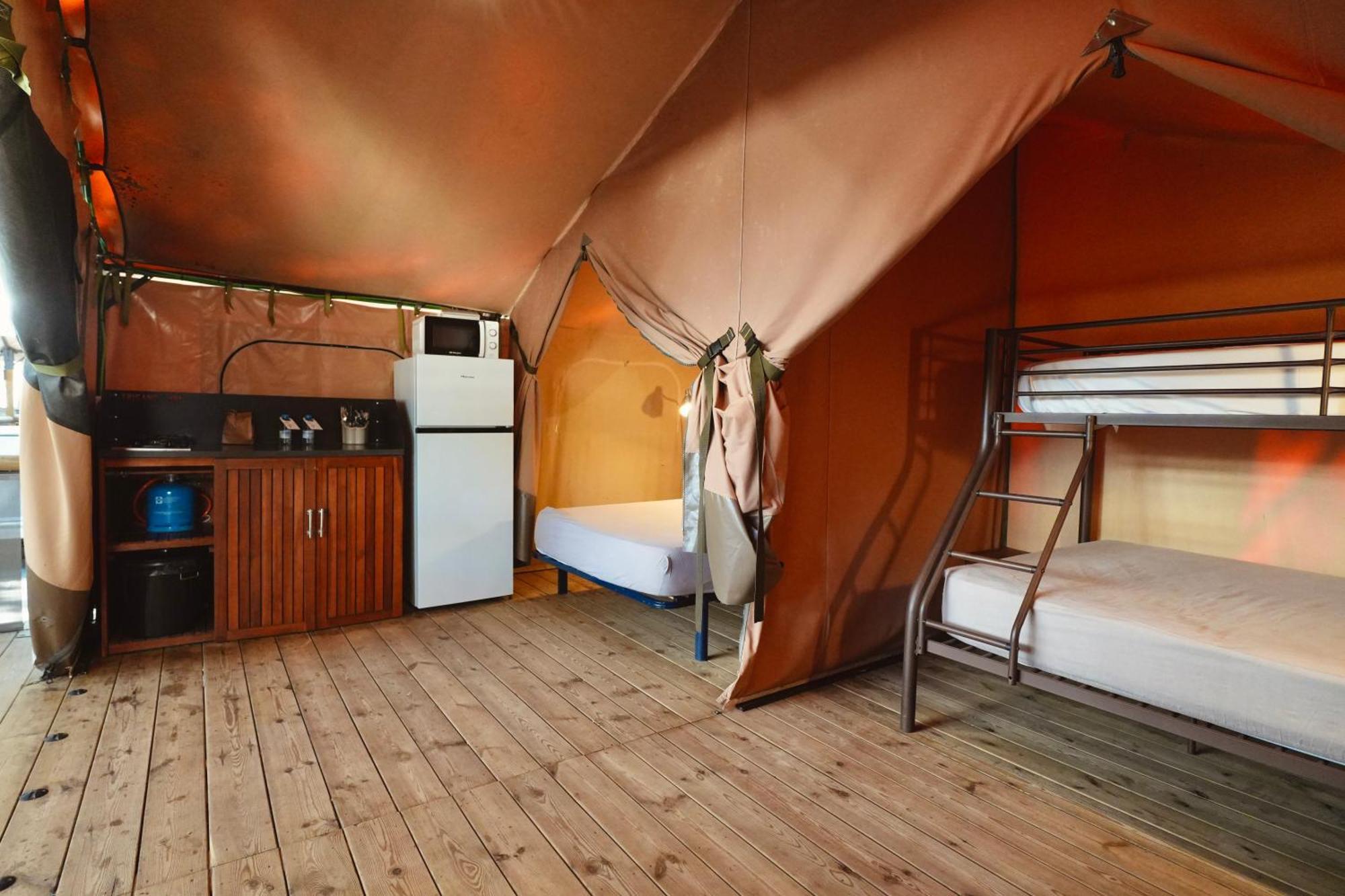 Camping 3 Estrellas Gava Exterior photo